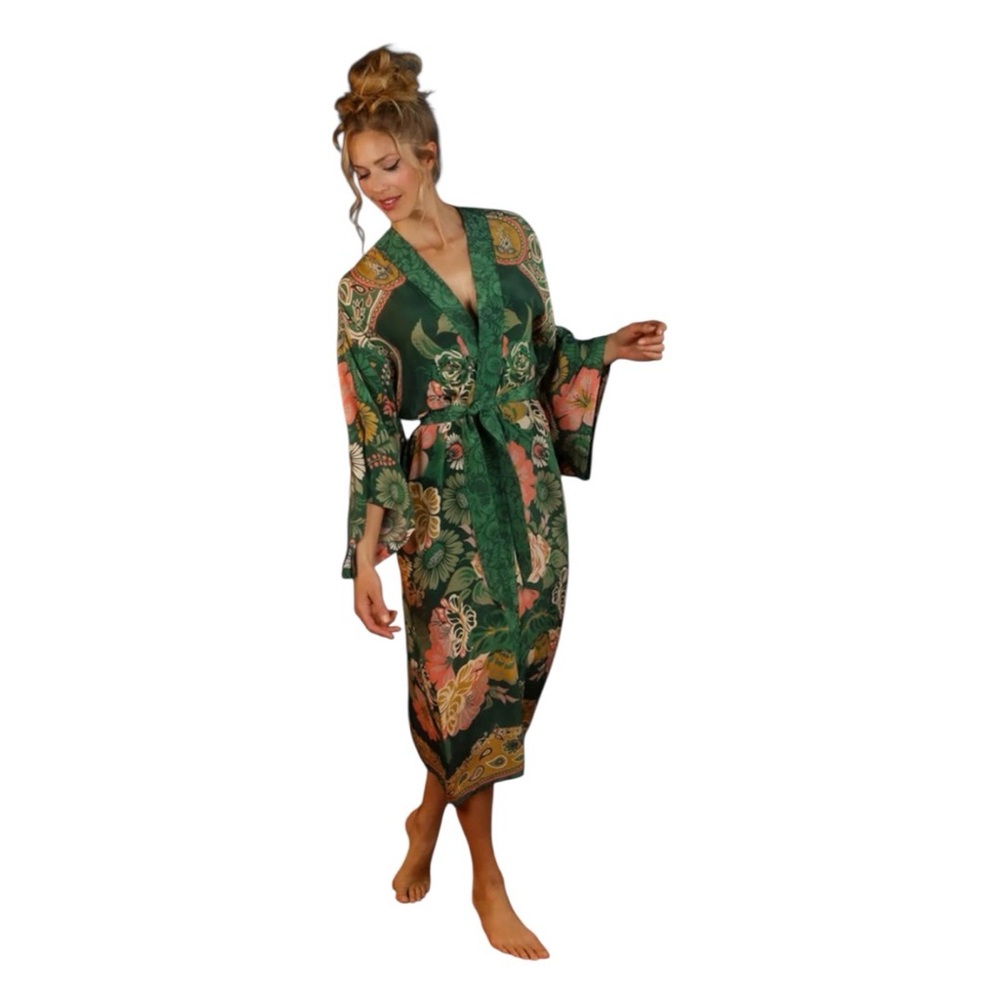 Powder Sumptuously Soft Kimono One Size